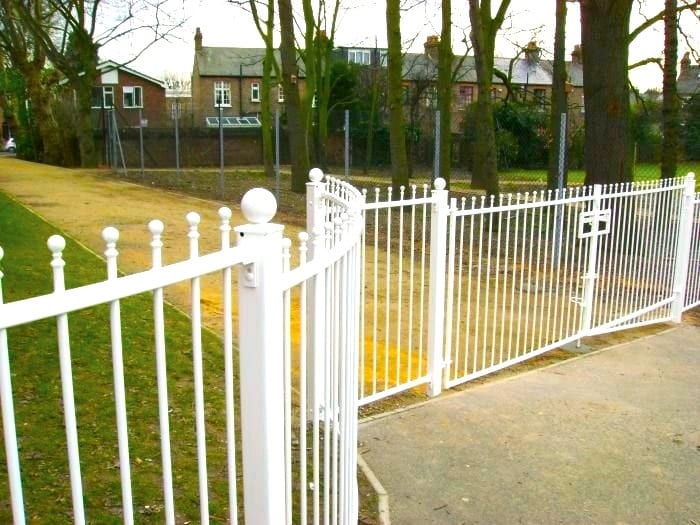 Steel Railings Fencing – Leytonstone School London