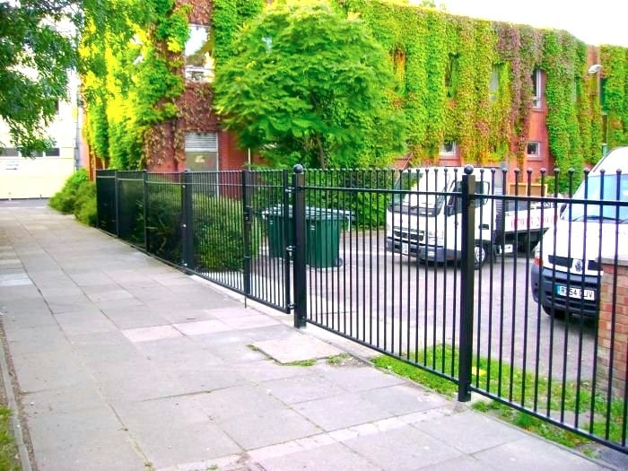 Steel Railings Fencing – Leytonstone School London