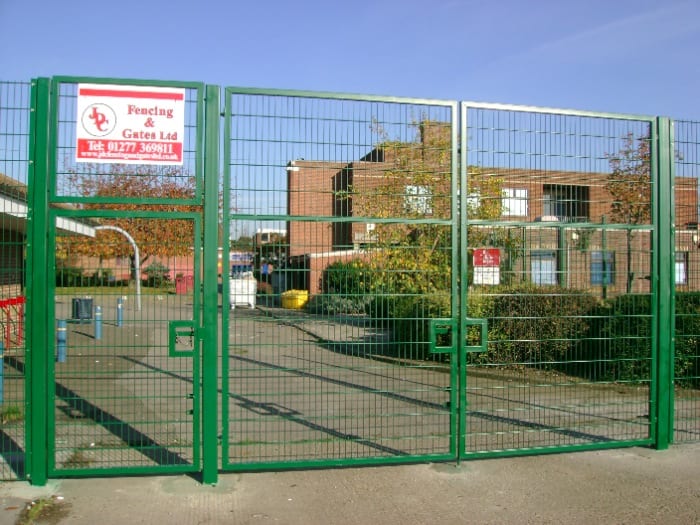 Wire Mesh Fencing Essex – Warren School Chadwell Heath Essex